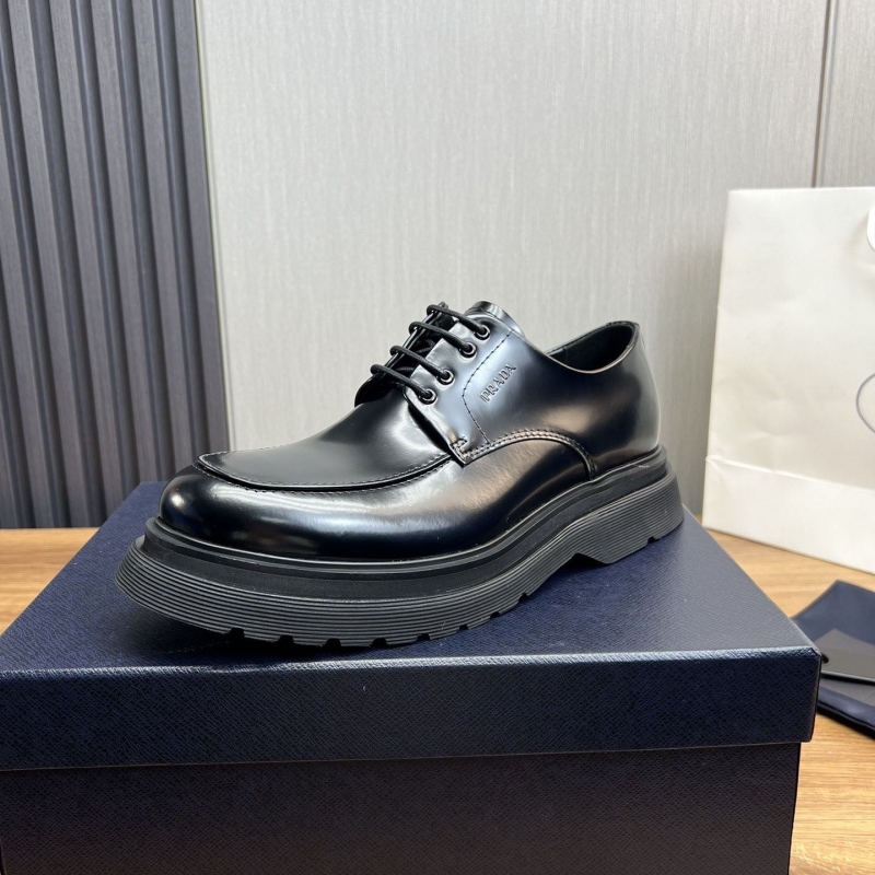 Pra*a leather shoes